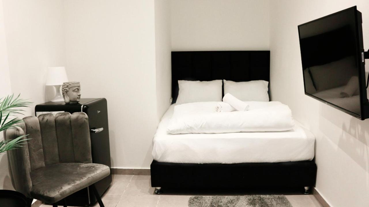 Underground Hotel เทลอาวีฟ ภายนอก รูปภาพ