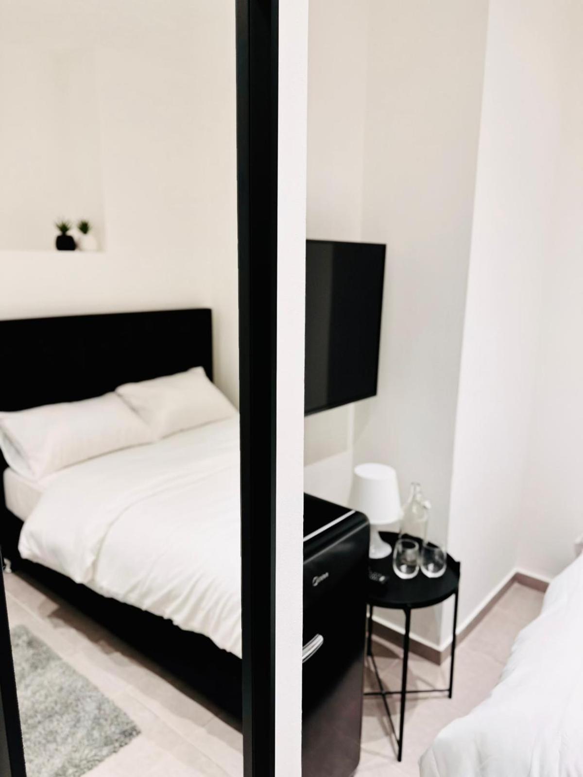 Underground Hotel เทลอาวีฟ ภายนอก รูปภาพ
